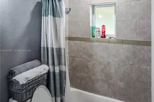 571 E 60th St, Hialeah, FL 33013 - Photo 9