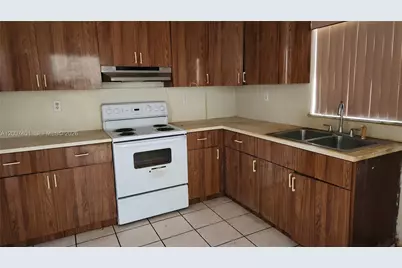 315 SW 10th Ave, Miami, FL 33130 - Photo 9