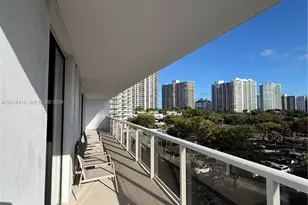 3701 N Country Club Dr, Aventura, FL 33180 - Photo 25