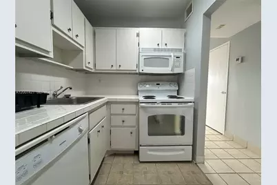 2899 Collins Ave #1040, Miami Beach, FL 33140 - Photo 7