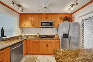 455 Paradise Isle Blvd, Hallandale Beach, FL 33009 - Photo 9