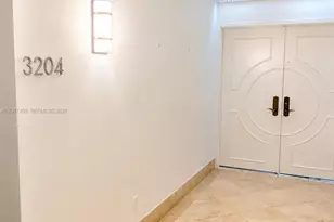 300 South Pointe Dr, Miami Beach, FL 33139 - Photo 21