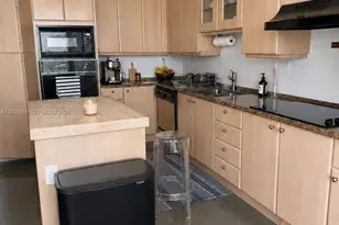 300 South Pointe Dr, Miami Beach, FL 33139 - Photo 7