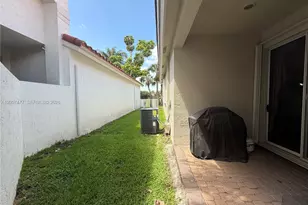 1510 W Lacosta Dr W, Pembroke Pines, FL 33027 - Photo 27