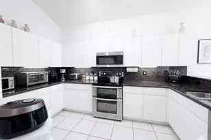 1510 W Lacosta Dr W, Pembroke Pines, FL 33027 - Photo 13