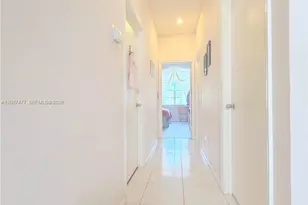 1510 W Lacosta Dr W, Pembroke Pines, FL 33027 - Photo 17