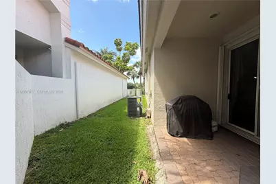 1510 W Lacosta Dr W, Pembroke Pines, FL 33027 - Photo 27