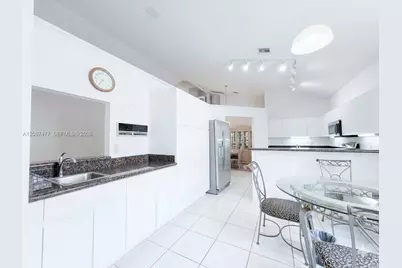 1510 W Lacosta Dr W, Pembroke Pines, FL 33027 - Photo 11