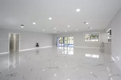 19150 S Saint Andrews Dr, Hialeah, FL 33015 - Photo 3
