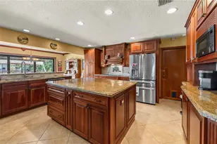 10651 SW 27th St, Davie, FL 33328 - Photo 17