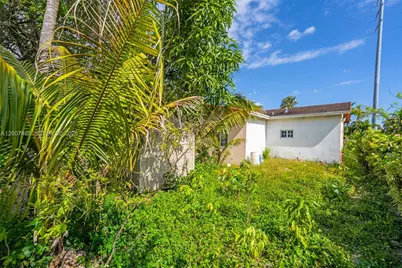 1320 NE 135th St, North Miami, FL 33161 - Photo 21