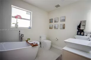 5620 Alton Rd, Miami Beach, FL 33140 - Photo 9