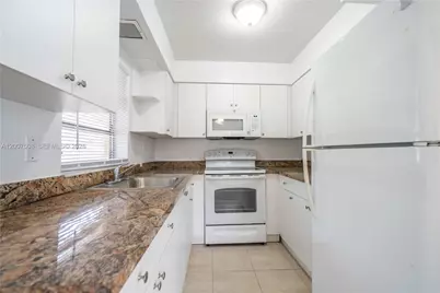 1812 NE 20th Ave #1, Fort Lauderdale, FL 33305 - Photo 9