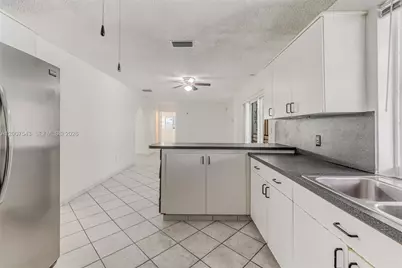 9610 SW 16th St, Miami, FL 33165 - Photo 15