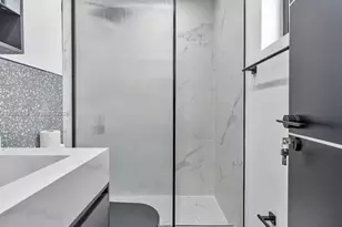 400 NW 40th St, Miami, FL 33127 - Photo 27