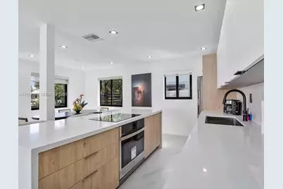 400 NW 40th St, Miami, FL 33127 - Photo 11