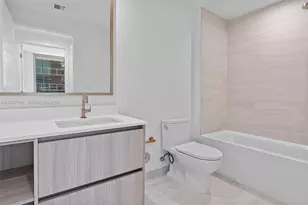 77 SE 5th St, Miami, FL 33131 - Photo 27