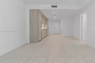 77 SE 5th St, Miami, FL 33131 - Photo 13