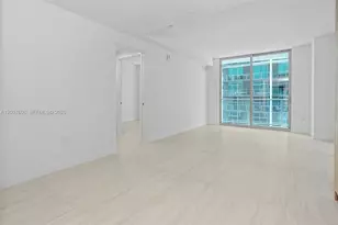 77 SE 5th St, Miami, FL 33131 - Photo 17