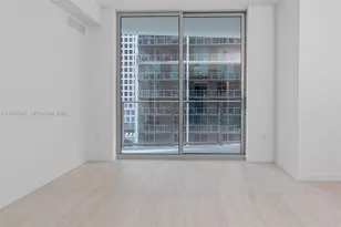 77 SE 5th St, Miami, FL 33131 - Photo 17