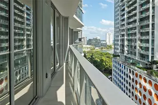 77 SE 5th St, Miami, FL 33131 - Photo 25