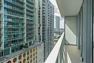 77 SE 5th St, Miami, FL 33131 - Photo 23