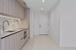 77 SE 5th St, Miami, FL 33131 - Photo 9