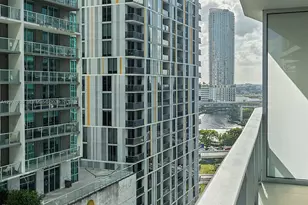 77 SE 5th St, Miami, FL 33131 - Photo 23