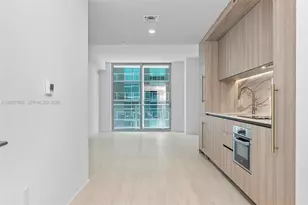 77 SE 5th St, Miami, FL 33131 - Photo 9