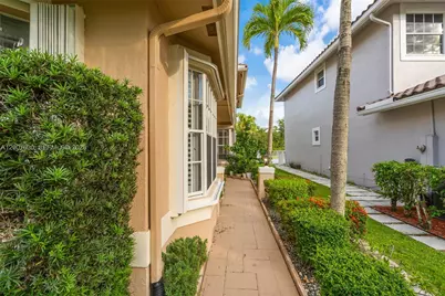 11834 Highland Pl, Coral Springs, FL 33071 - Photo 5