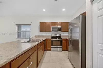 236 SE 32nd Ave, Homestead, FL 33033 - Photo 3