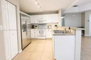9312 NW 54th St, Sunrise, FL 33351 - Photo 5