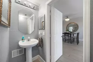 8070 NW 108th Pl, Doral, FL 33178 - Photo 19