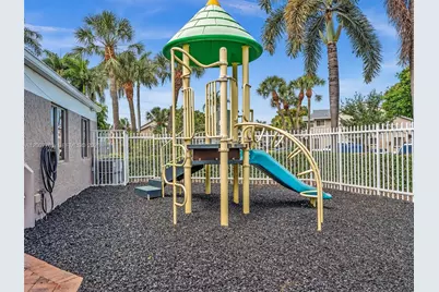 1958 E Discovery Cir E, Deerfield Beach, FL 33442 - Photo 49