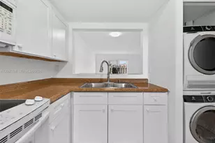 240 NW 107th Ave, Miami, FL 33172 - Photo 9