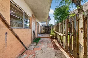 240 NW 107th Ave, Miami, FL 33172 - Photo 15