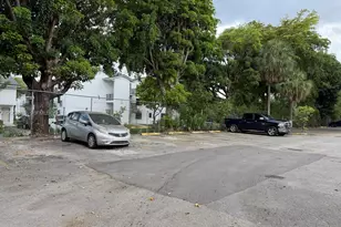 1910 W 56th St, Hialeah, FL 33012 - Photo 23