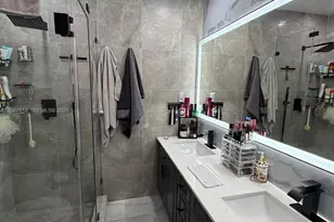 6580 W 24th Ct, Hialeah, FL 33016 - Photo 23