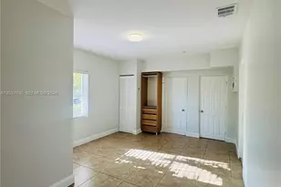2816 Pine Tree Dr, Miami Beach, FL 33140 - Photo 3