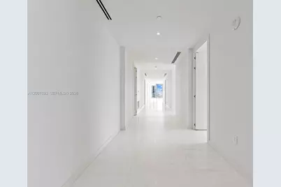 300 Biscayne Boulevard Way #4201E, Miami, FL 33131 - Photo 5
