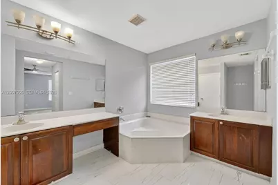 16438 SW 28th St, Miramar, FL 33027 - Photo 9