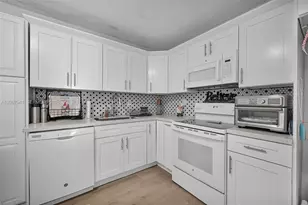 7309 NW 62nd St, Tamarac, FL 33321 - Photo 11