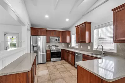 720 NE 17th Ter, Fort Lauderdale, FL 33304 - Photo 9