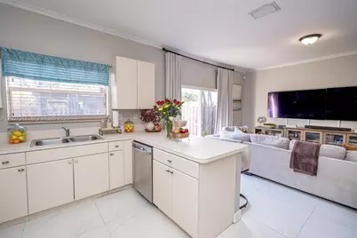 12740 SW 50th St, Miramar, FL 33027 - Photo 11