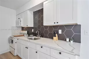 2380 NE 137th St, North Miami Beach, FL 33181 - Photo 17