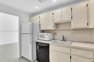300 Bayview Dr, Sunny Isles Beach, FL 33160 - Photo 15