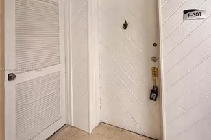 511 Ives Dairy Rd, Miami, FL 33179 - Photo 29