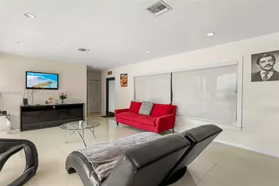 11335 NW 59th Ct, Hialeah, FL 33012 - Photo 7