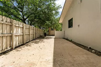 11335 NW 59th Ct, Hialeah, FL 33012 - Photo 35