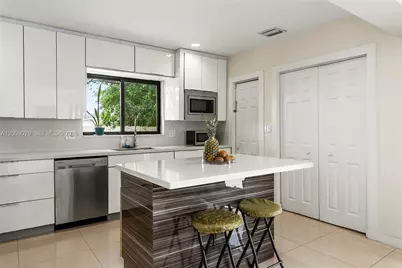 11335 NW 59th Ct, Hialeah, FL 33012 - Photo 15